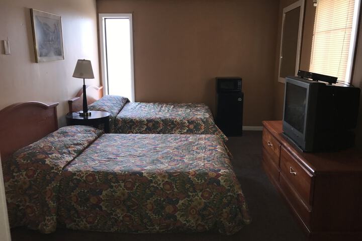 Room 6 of 16