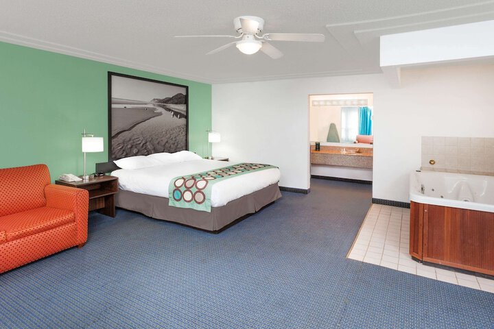 Super 8 by Wyndham Stevensville / St. Joseph