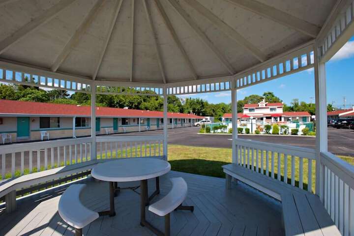Hotel Exterior 21 of 23