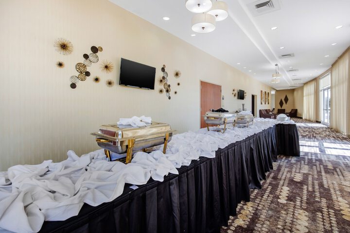 Ballroom/Hall 83 of 89