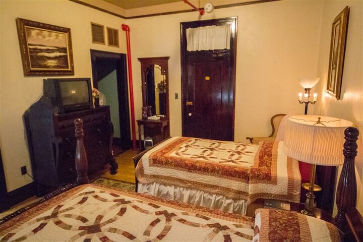 Room 43 of 77