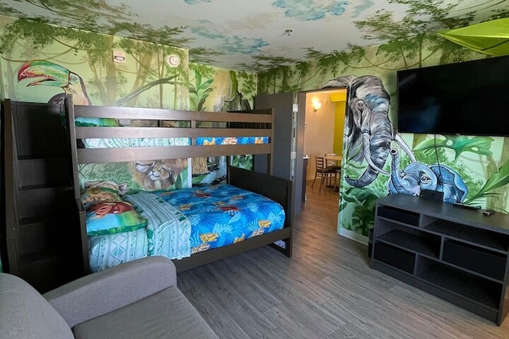 Room 25 of 77