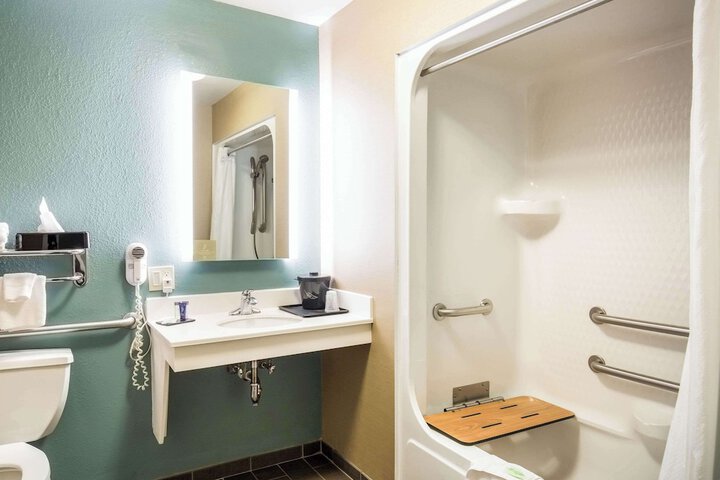 Sleep Inn & Suites Dunmore