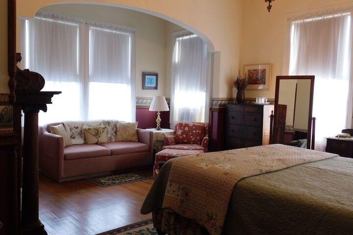 Room 4 of 17