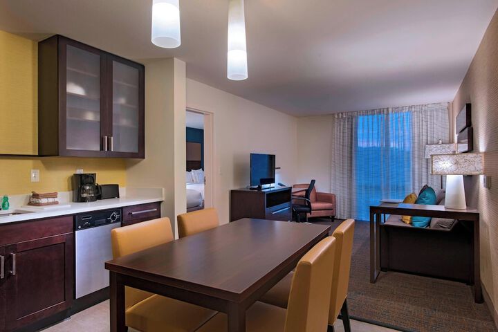 Room 22 of 38