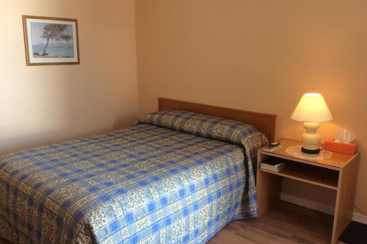 Room 33 of 46