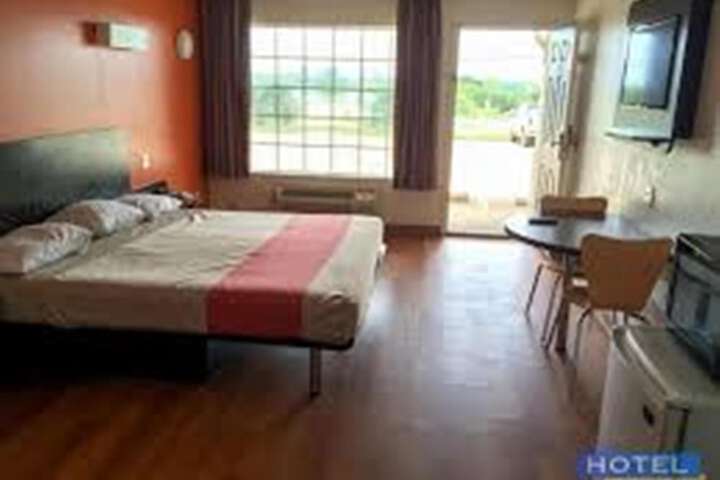 Motel 6 Waxahachie TX