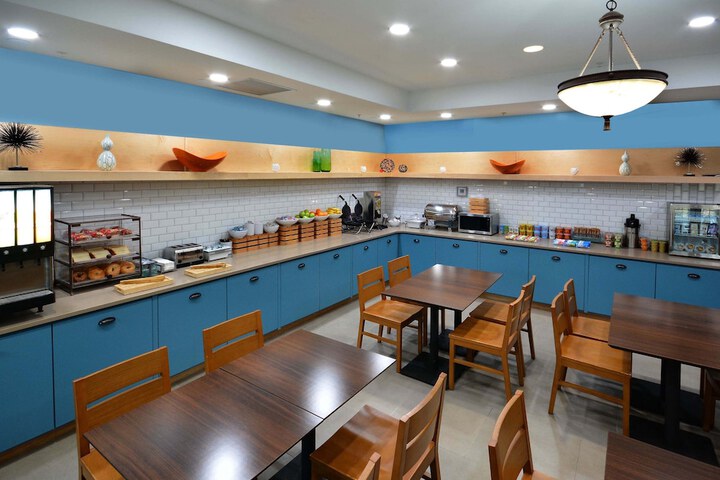 Country Inn & Suites by Radisson Asheville West near Biltmore