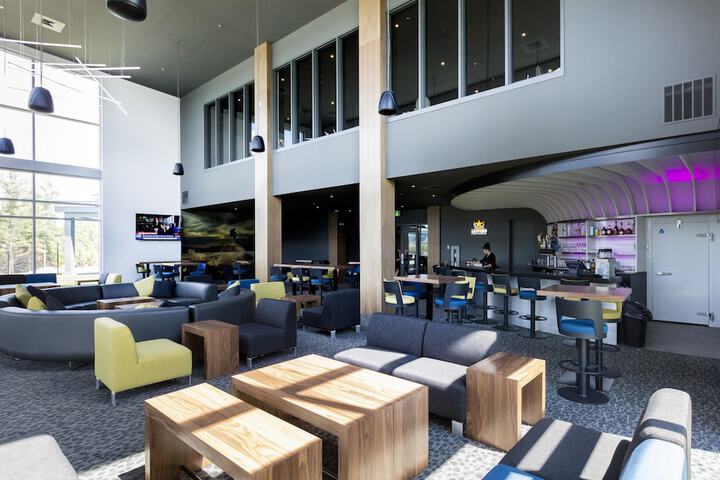 Lounge 86 of 124