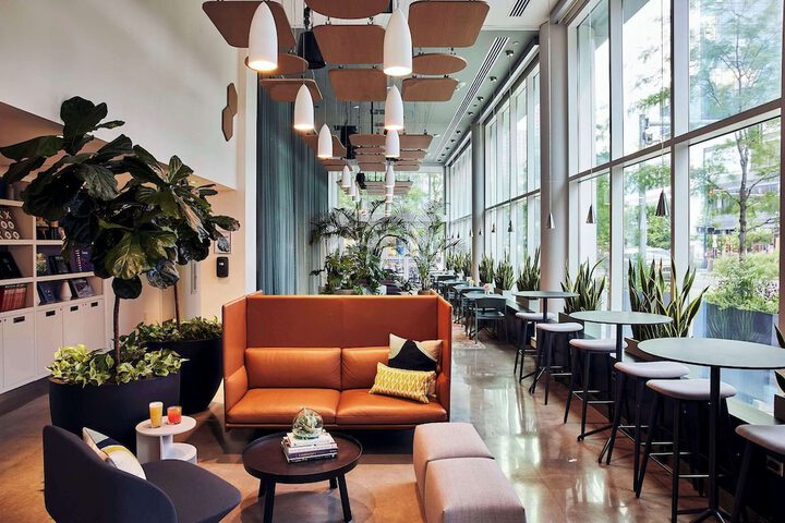 Lounge 41 of 50