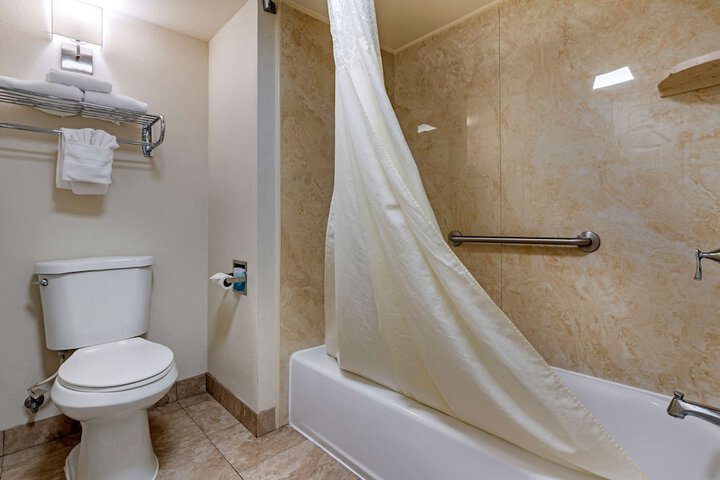 Room 16 of 28