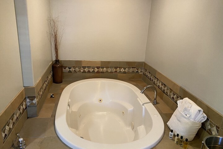 Hot Tub 48 of 56