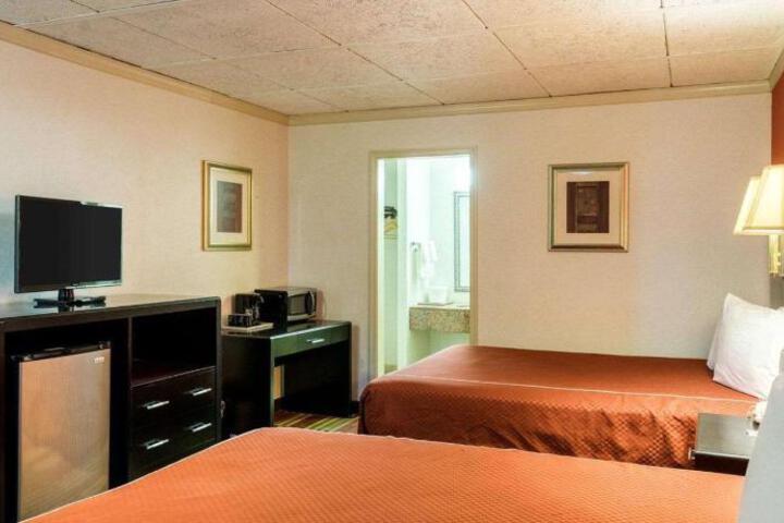 Rodeway Inn University