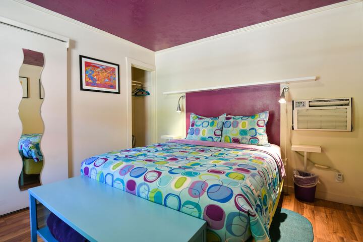 Room 9 of 10