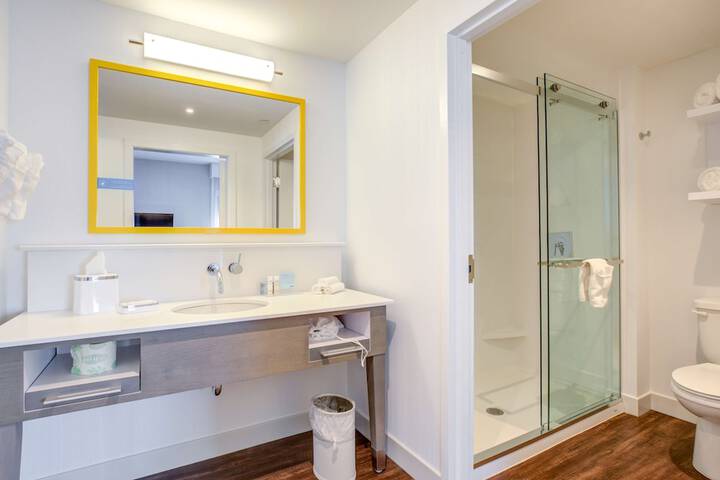 Hampton Inn & Suites Boston / Waltham