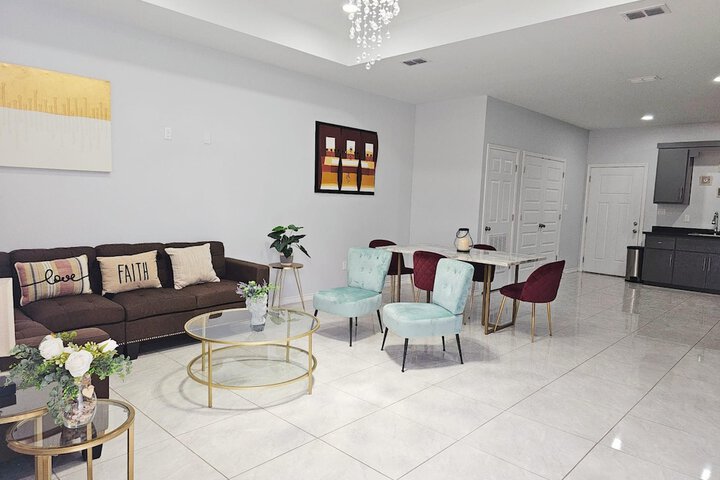 Beautiful Apartment 9 min to Mercedes Outlets
