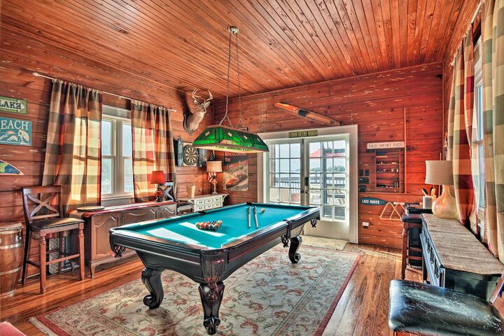 Lakefront Florida Retreat - Pool Table & Boat Dock
