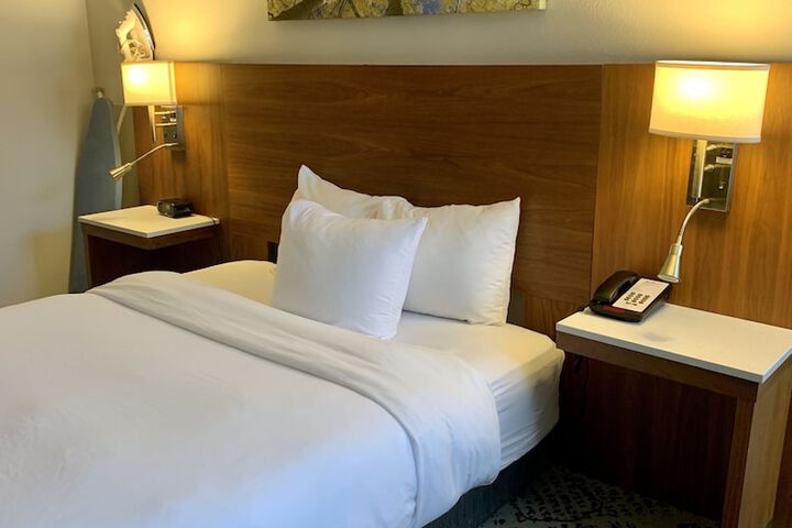 Room 6 of 19