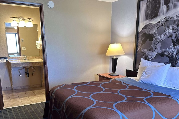 Room 32 of 50