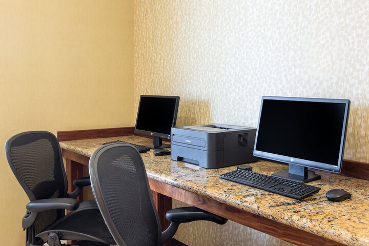 Business Center 32 of 32