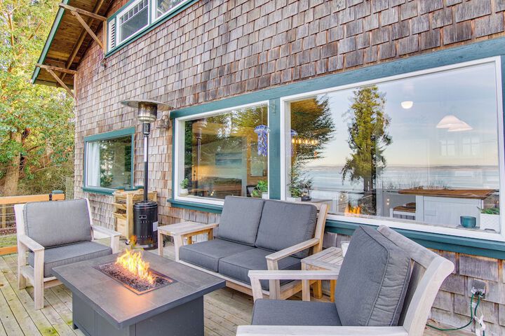 Puget Sound Cottage w / Private Community Beach!