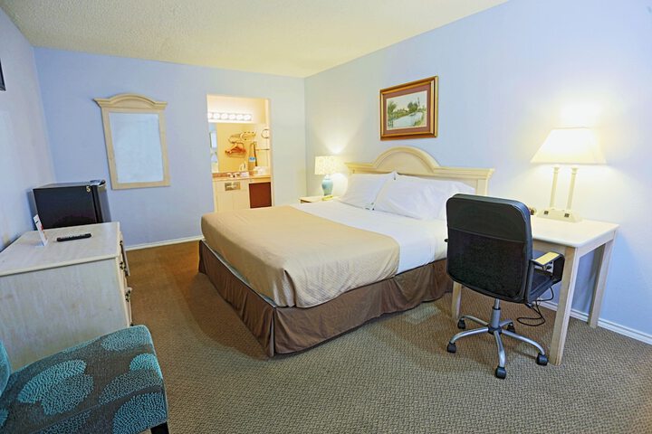 Room 11 of 32