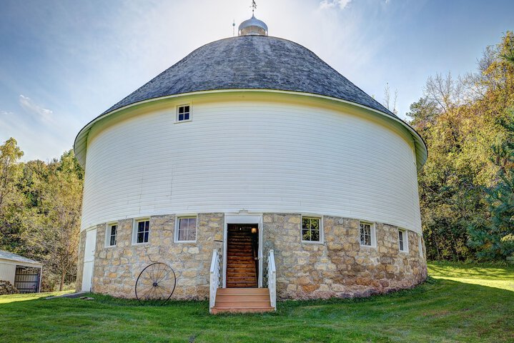 Round Barn Farm B & B Event Center