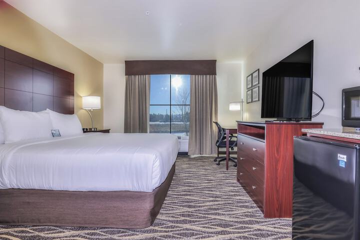 Cobblestone Hotel & Suites - Waukesha / West Milwaukee