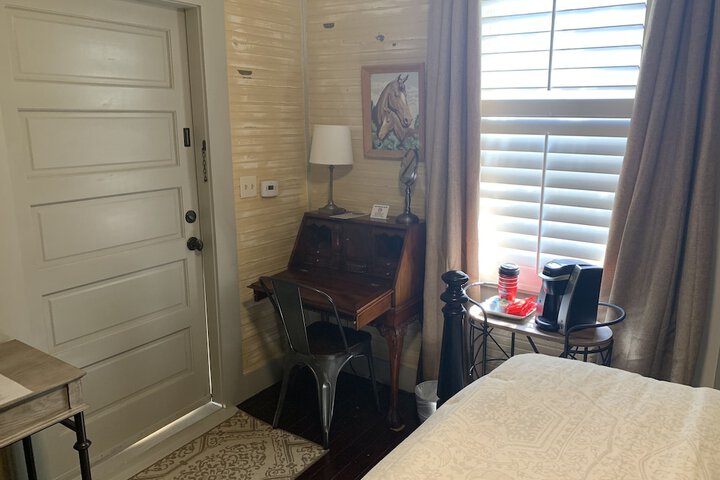 Room 216 of 361