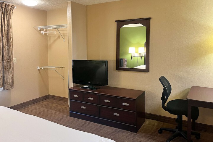 Room 14 of 27