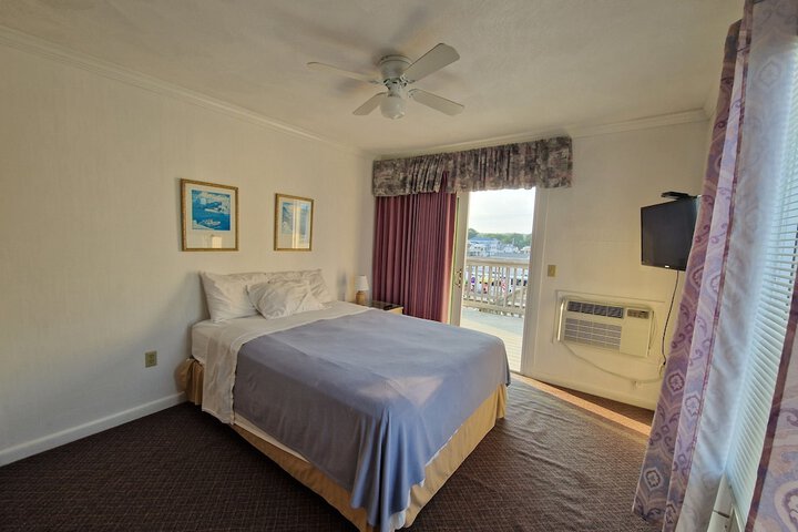 Room 8 of 40