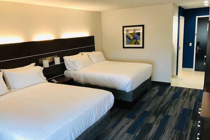 Room 32 of 77