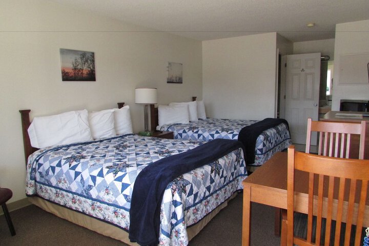 Douglas Inn & Suites
