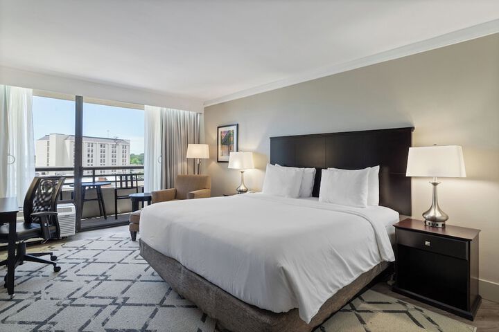 Crowne Plaza Executive Center Baton Rouge by IHG