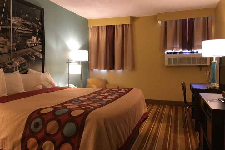 Room 25 of 32