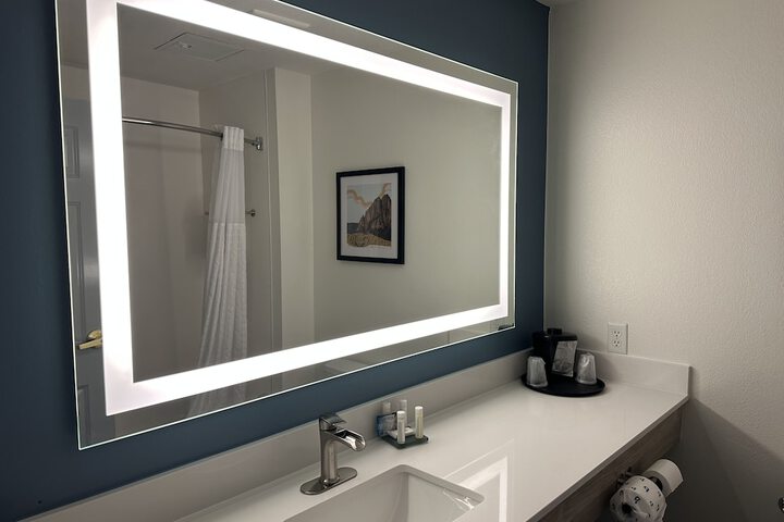 Room 48 of 76