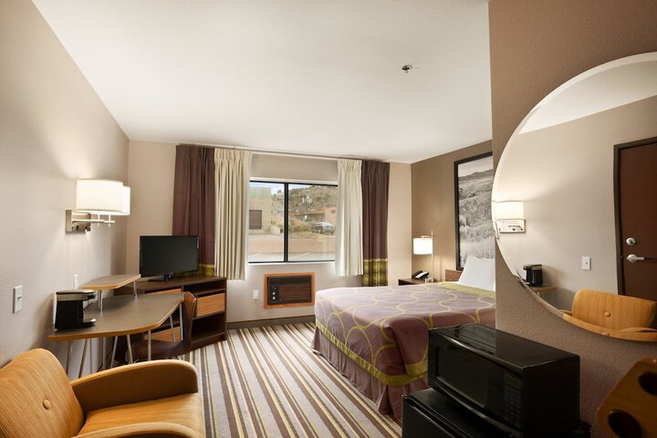 Room 8 of 30