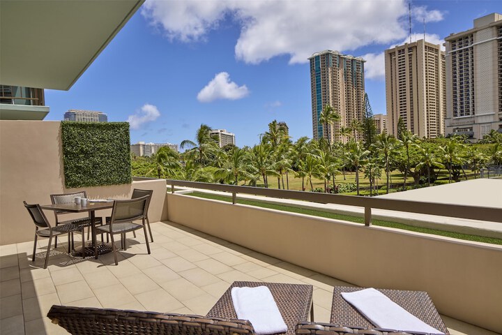 DoubleTree by Hilton Hotel Alana - Waikiki Beach