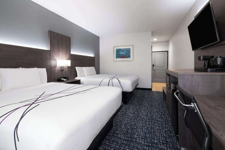 Room 27 of 60