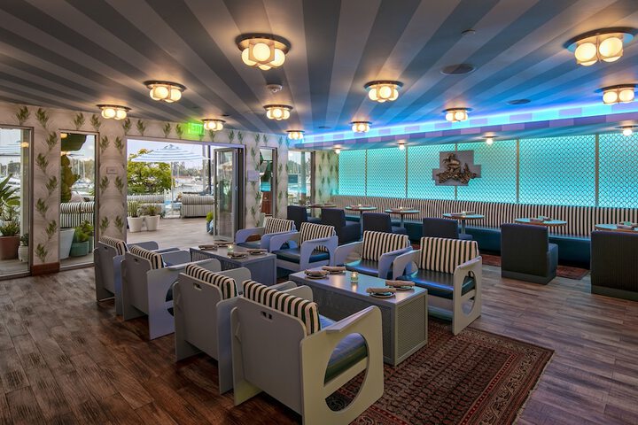 Lounge 58 of 70