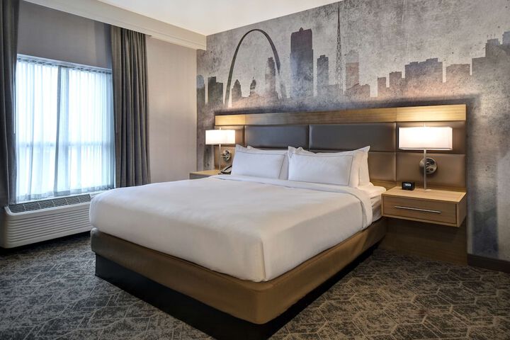 Room 42 of 71