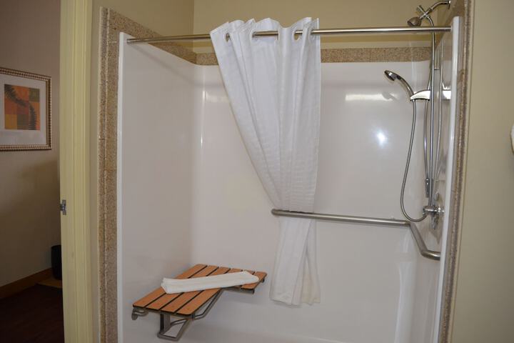 Room 10 of 28