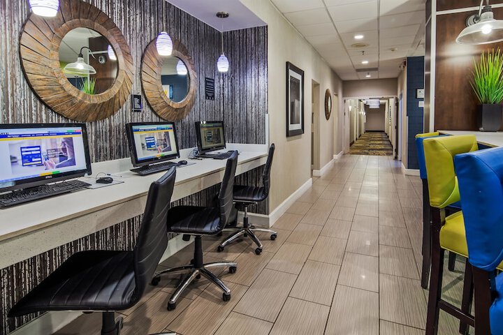 Business Center 18 of 18