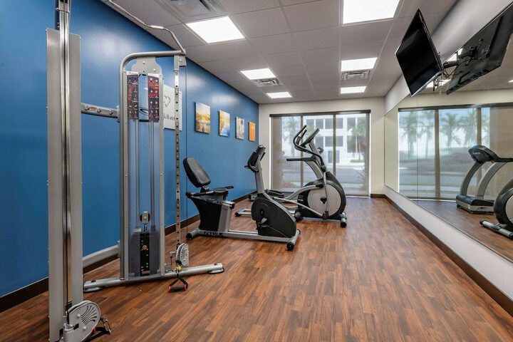 Comfort Suites Fort Lauderdale Airport & Cruise Port