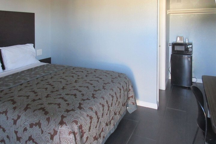 Room 3 of 8