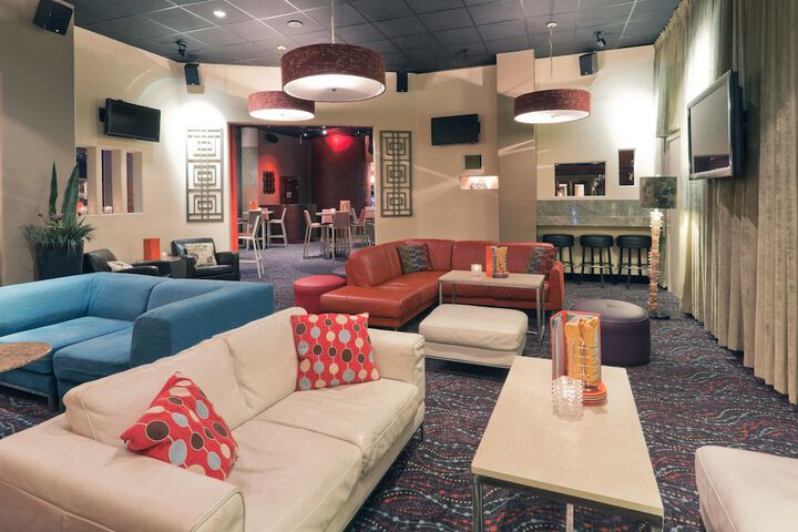 Lounge 60 of 66