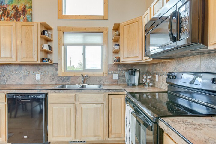 Jefferson Mountain Cabin w / Private Deck & Grill!