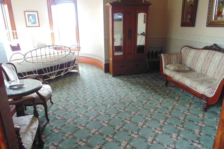 Room 51 of 68
