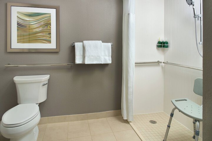 Courtyard by Marriott Raleigh / Cary