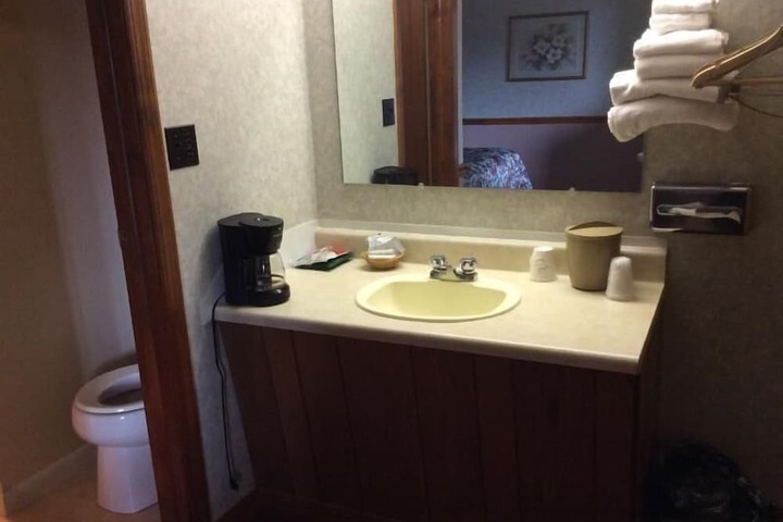 Room 12 of 32